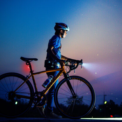 Hi-Max Rechargeable 1800 Lumen Bicycle Headlight and Bonus Tail Light - Image 6