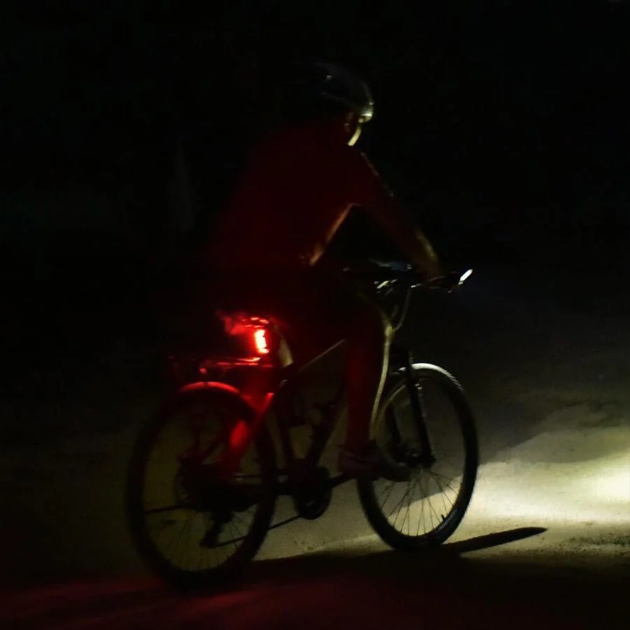 Wuben B2 Rechargeable 1300 Lumen Bike Light + Bonus Tail Light (Blue)